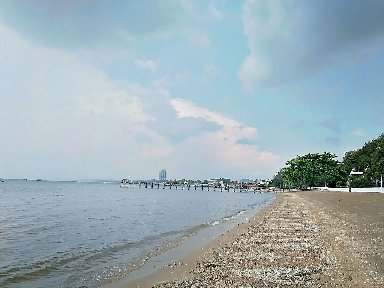 หาดบางเสร่ สัตหีบ ชลบุรี