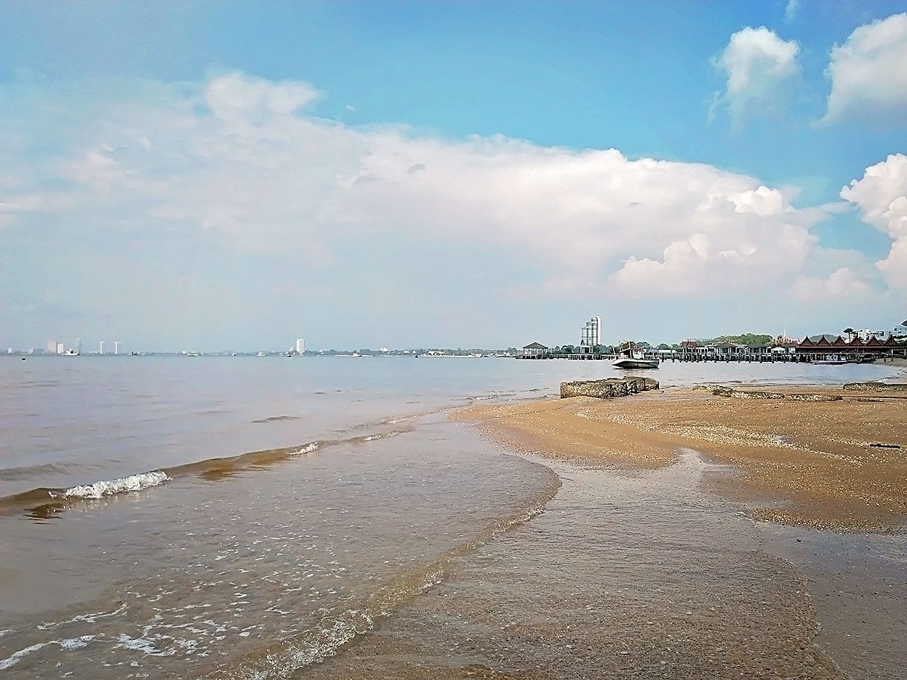 หาดบางเสร่ สัตหีบ ชลบุรี